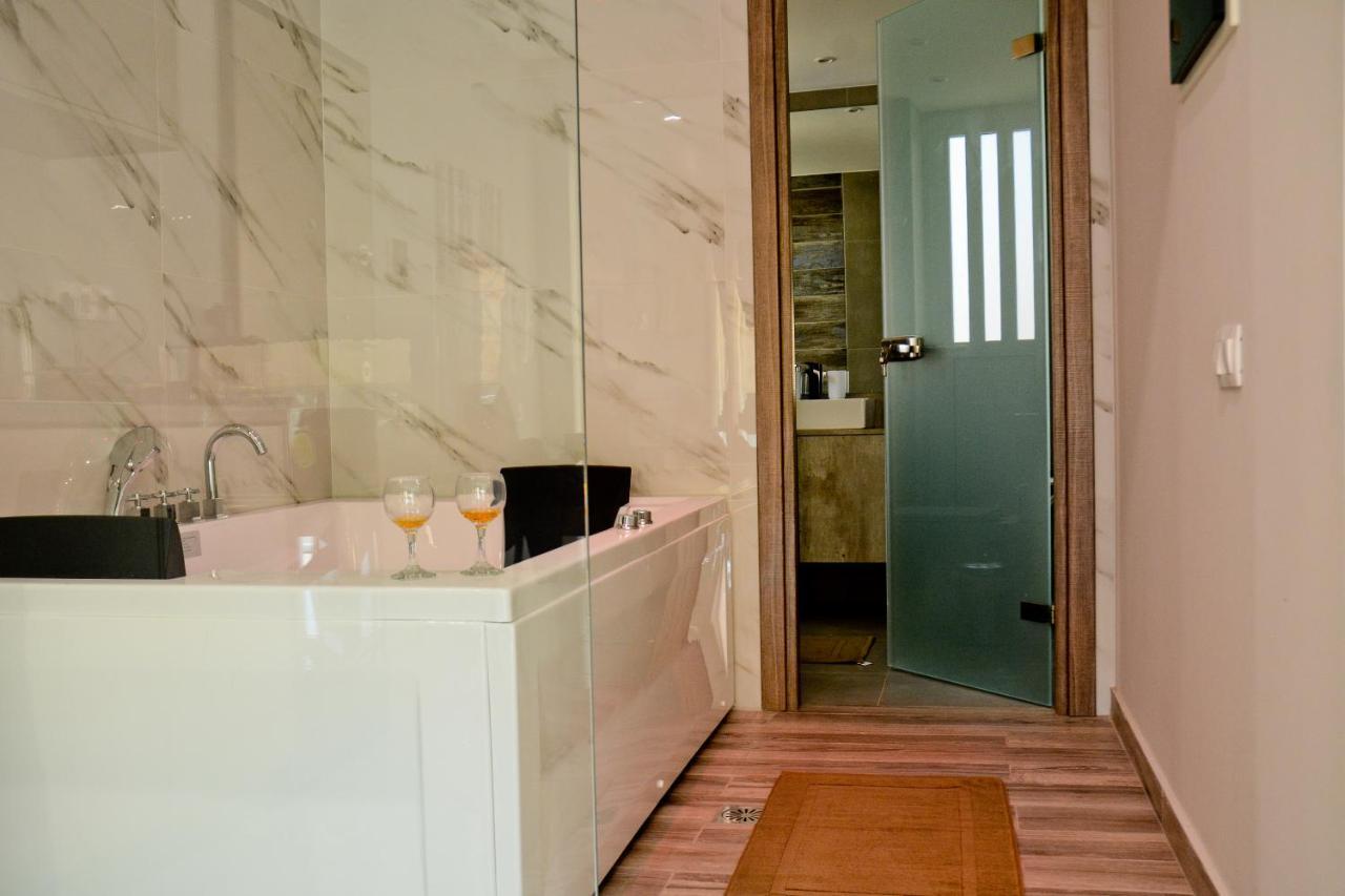 Dafni Luxury Suites Atenas Exterior foto