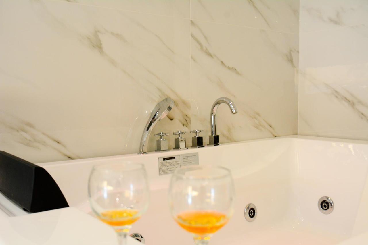 Dafni Luxury Suites Atenas Exterior foto